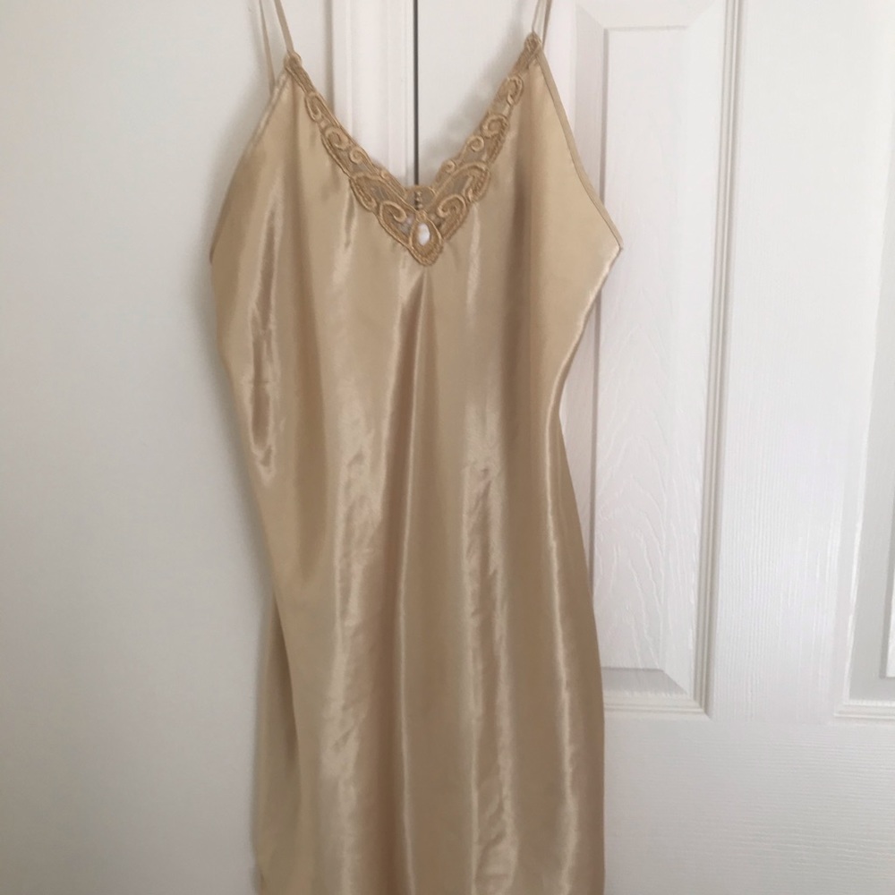 Dentelle Golden Nightgown M